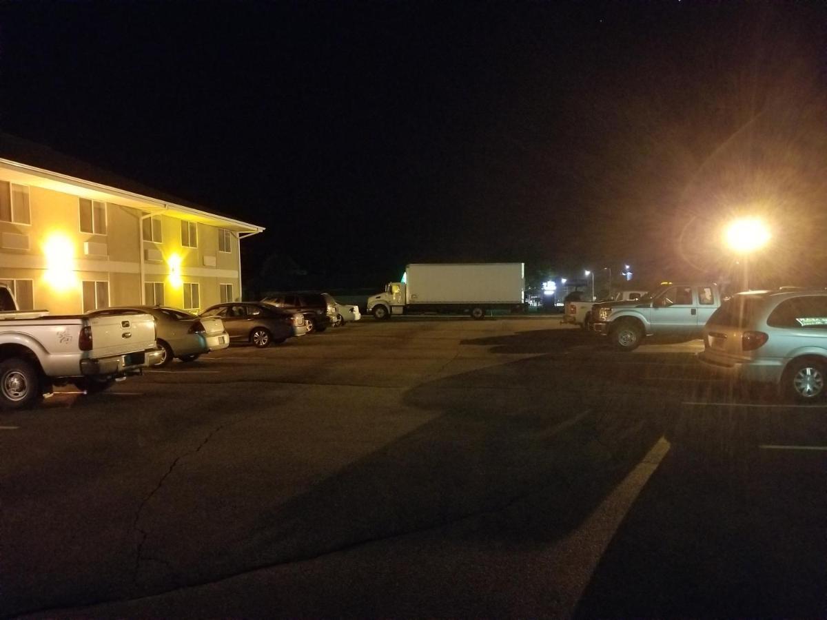 Bilmar Inn & Suites Dell Rapids Екстериор снимка