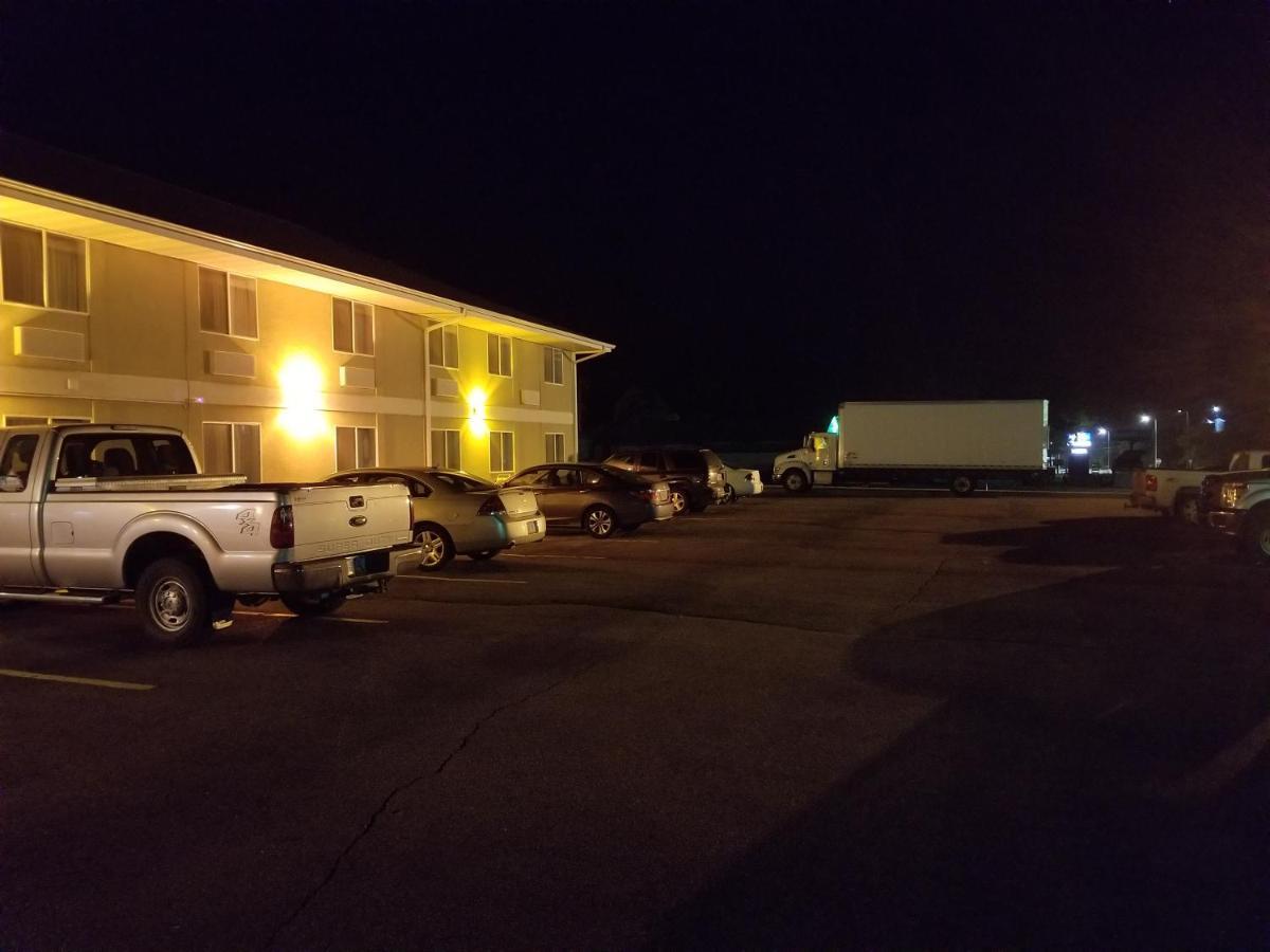 Bilmar Inn & Suites Dell Rapids Екстериор снимка