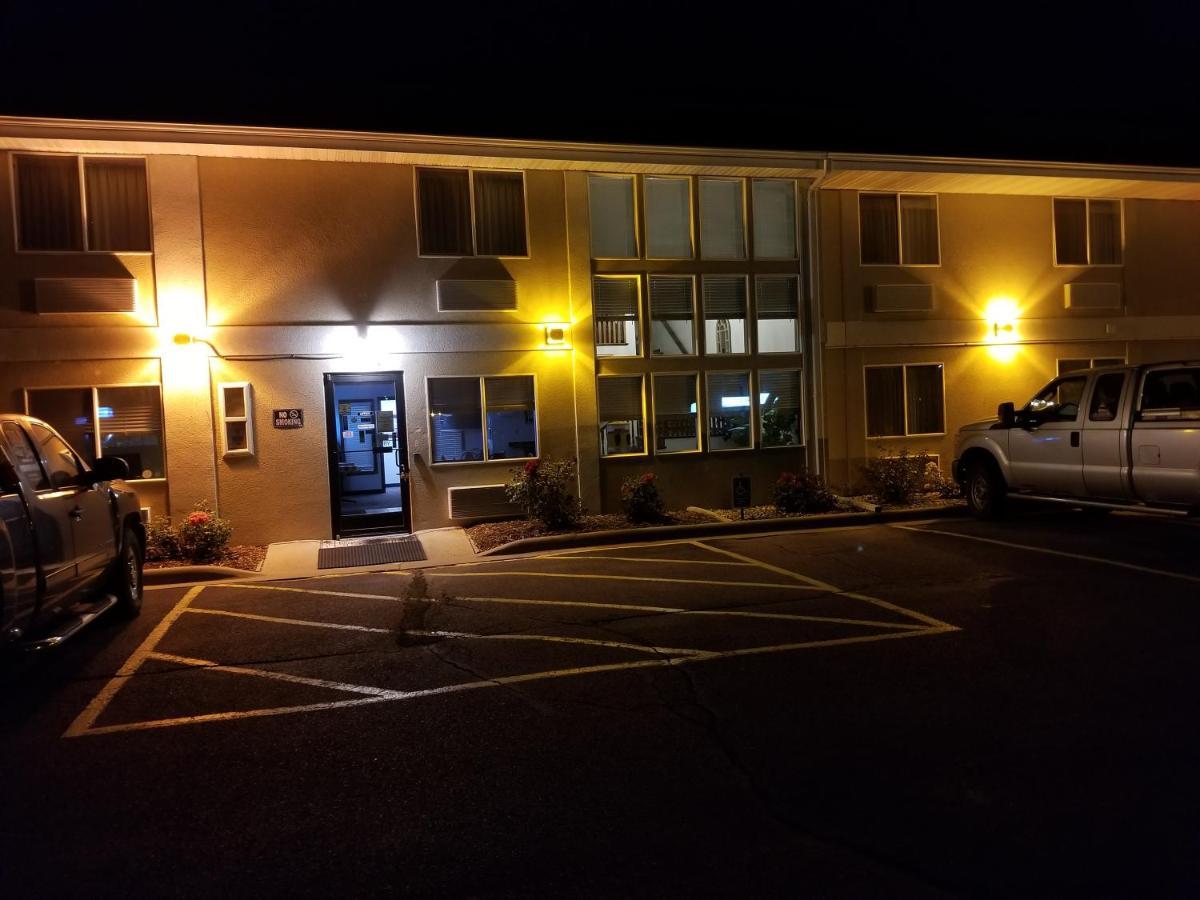Bilmar Inn & Suites Dell Rapids Екстериор снимка