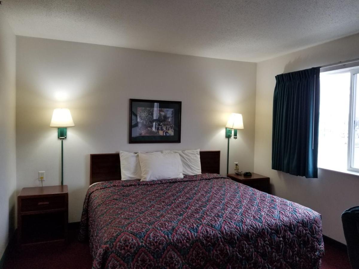 Bilmar Inn & Suites Dell Rapids Екстериор снимка