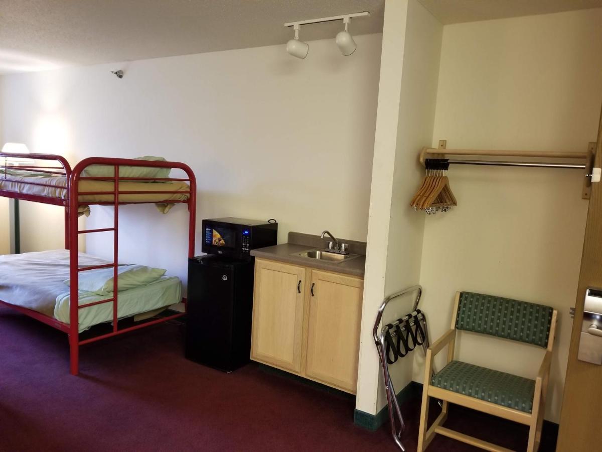 Bilmar Inn & Suites Dell Rapids Екстериор снимка