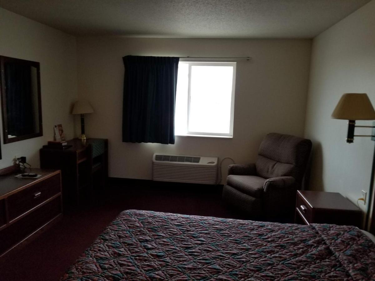 Bilmar Inn & Suites Dell Rapids Екстериор снимка