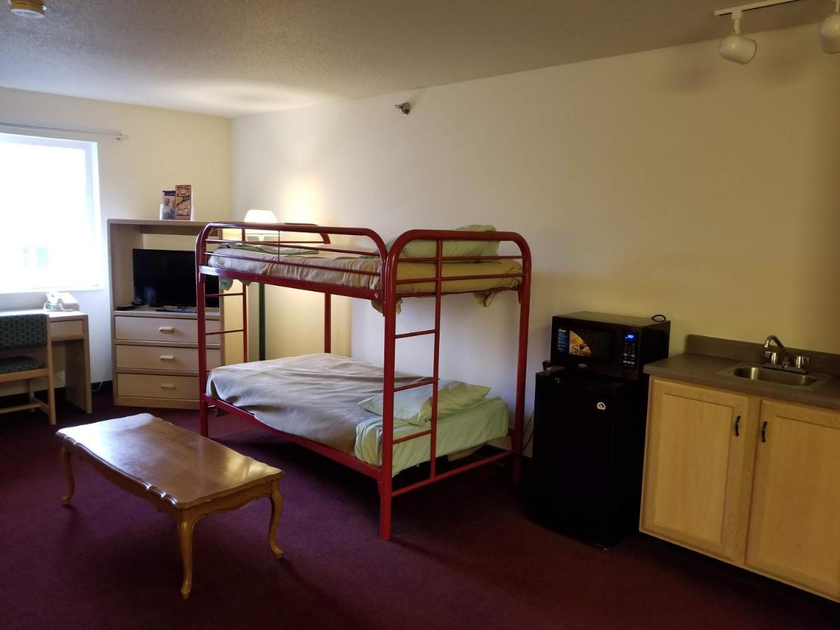 Bilmar Inn & Suites Dell Rapids Екстериор снимка