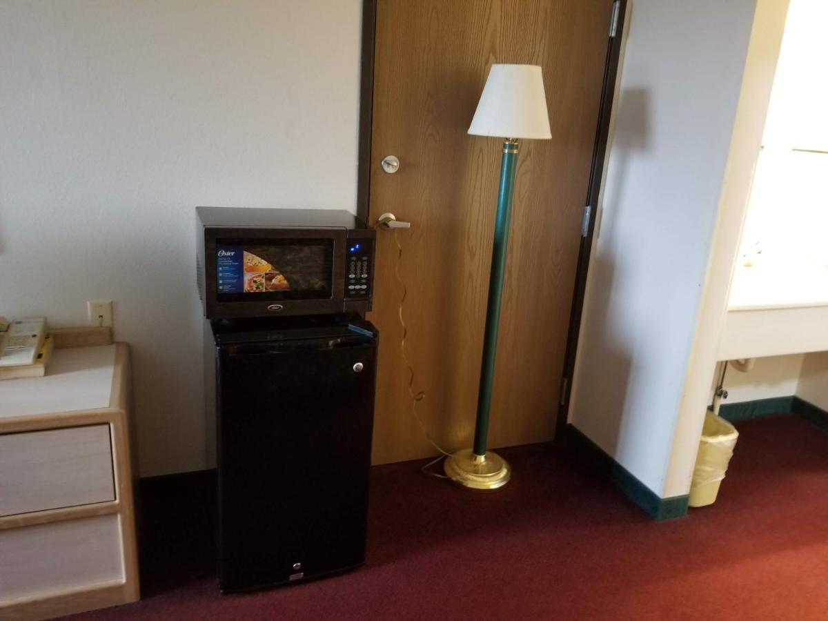 Bilmar Inn & Suites Dell Rapids Екстериор снимка