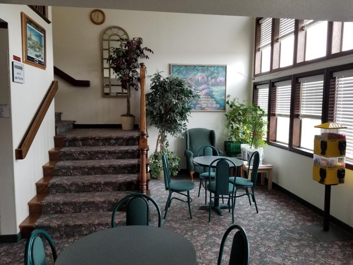 Bilmar Inn & Suites Dell Rapids Екстериор снимка