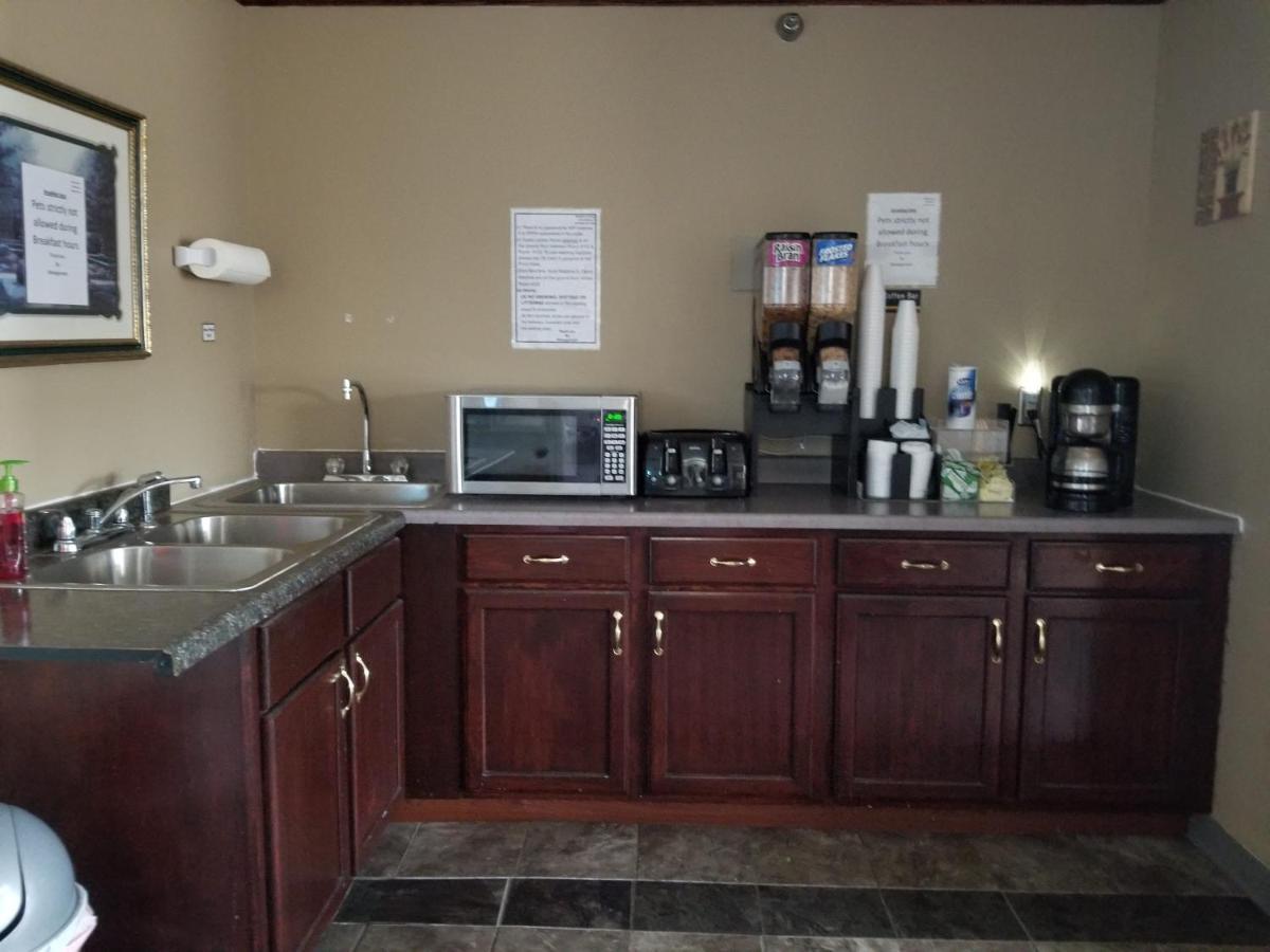 Bilmar Inn & Suites Dell Rapids Екстериор снимка