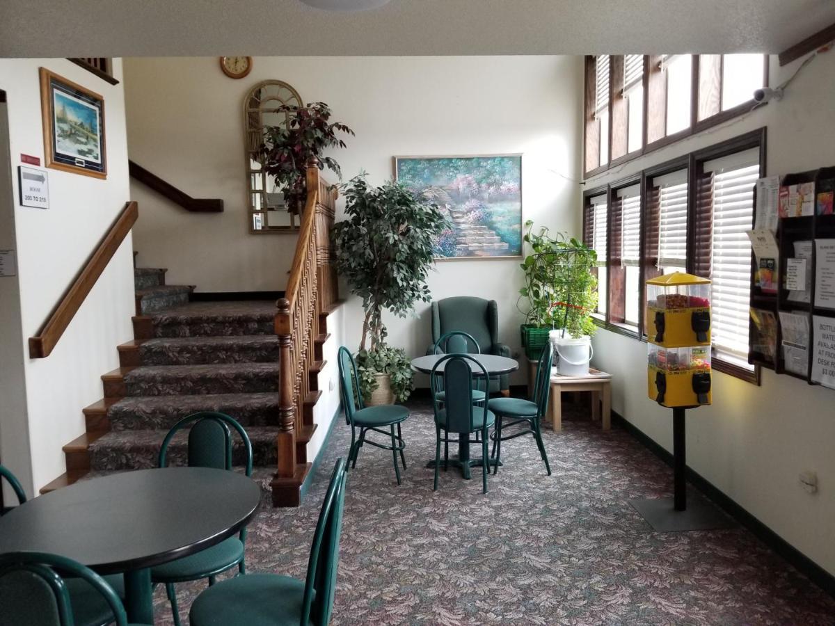 Bilmar Inn & Suites Dell Rapids Екстериор снимка