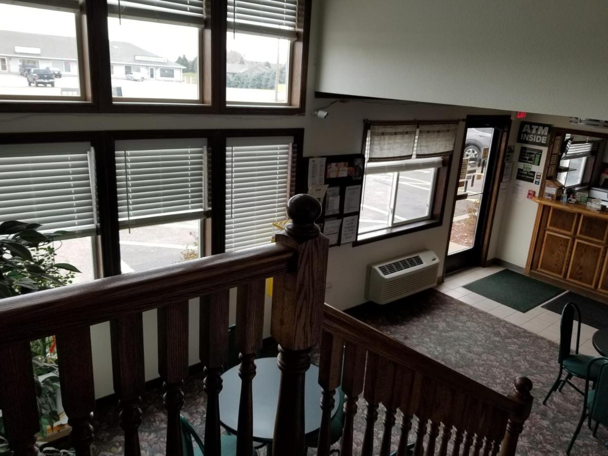 Bilmar Inn & Suites Dell Rapids Екстериор снимка