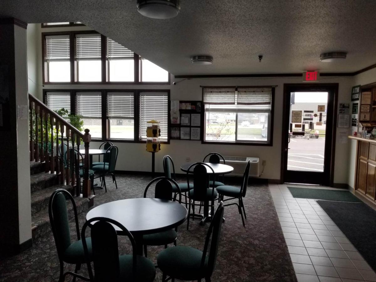 Bilmar Inn & Suites Dell Rapids Екстериор снимка
