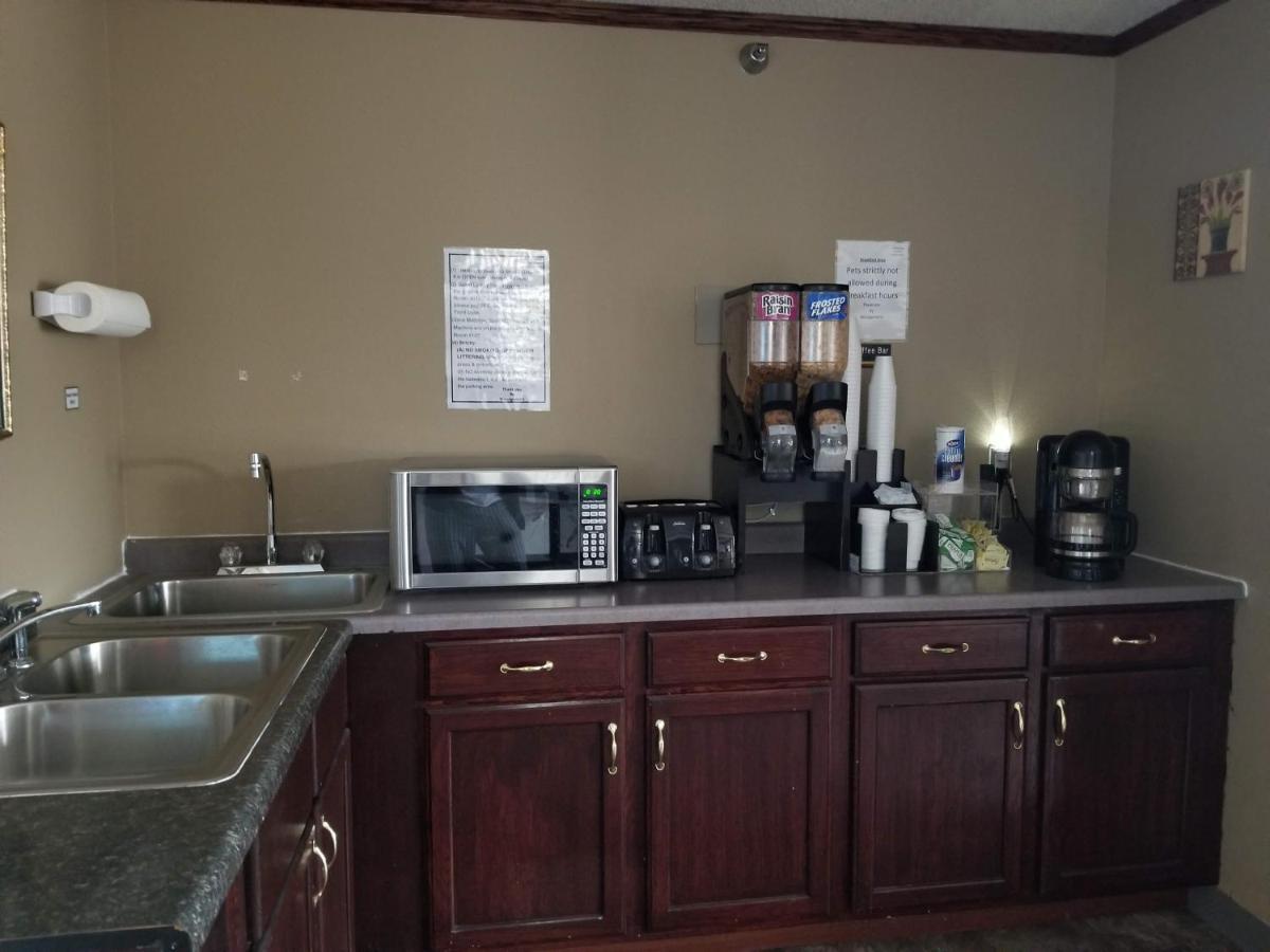 Bilmar Inn & Suites Dell Rapids Екстериор снимка