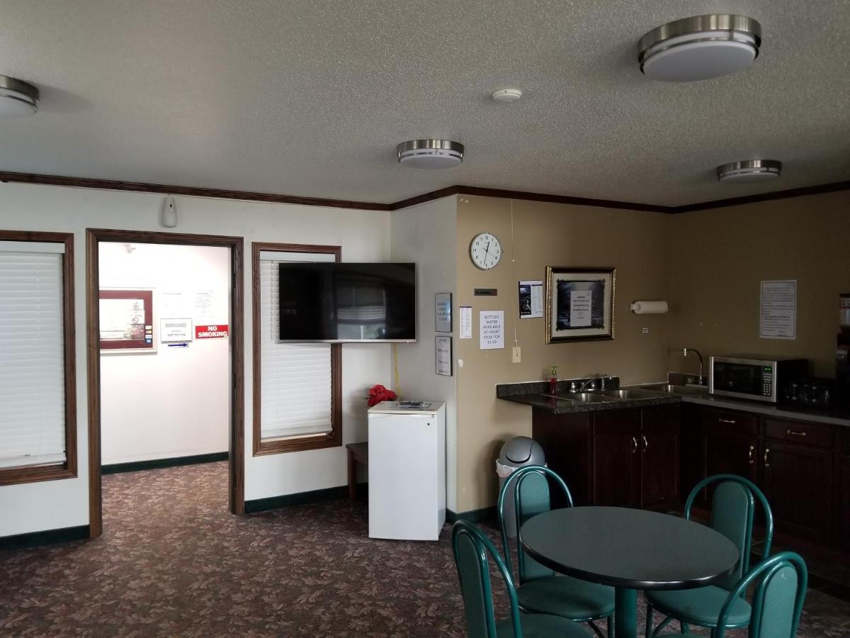 Bilmar Inn & Suites Dell Rapids Екстериор снимка