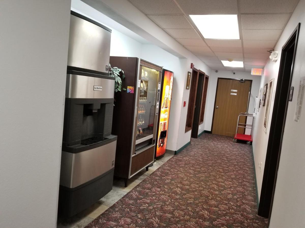 Bilmar Inn & Suites Dell Rapids Екстериор снимка