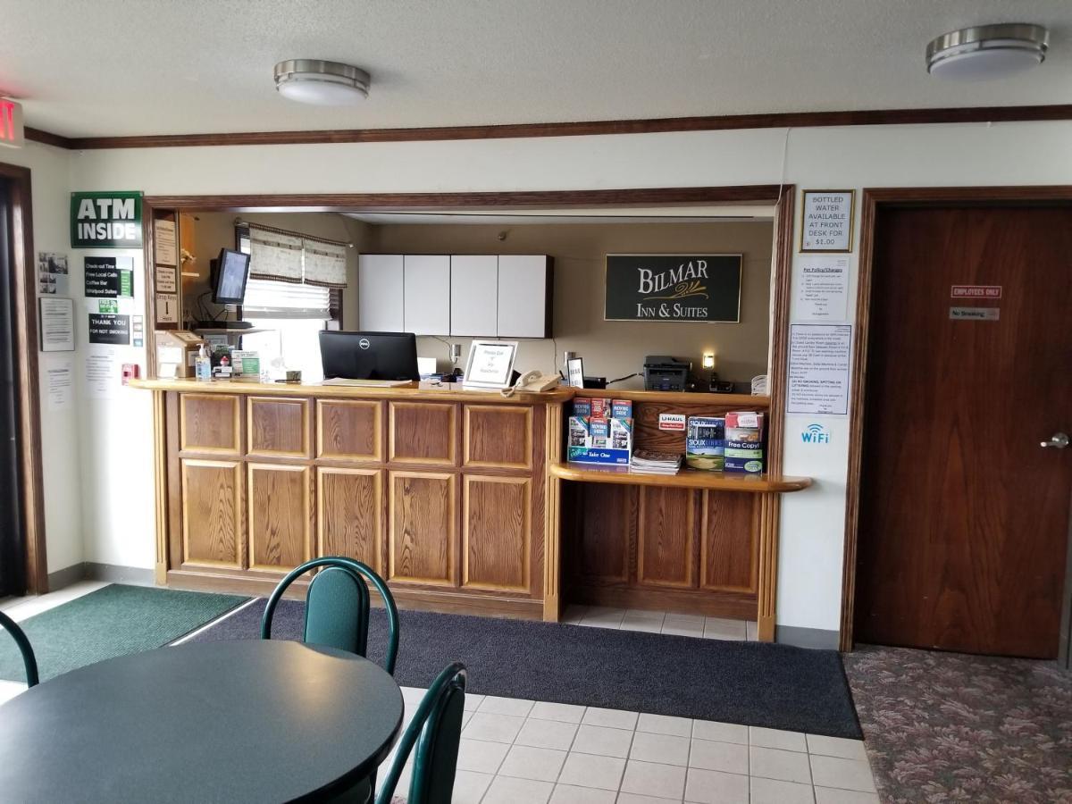 Bilmar Inn & Suites Dell Rapids Екстериор снимка