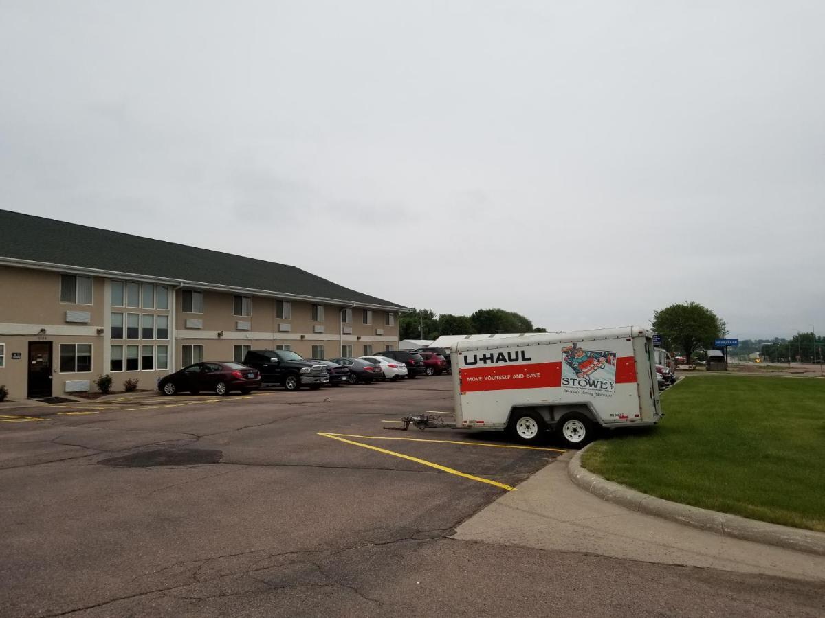 Bilmar Inn & Suites Dell Rapids Екстериор снимка
