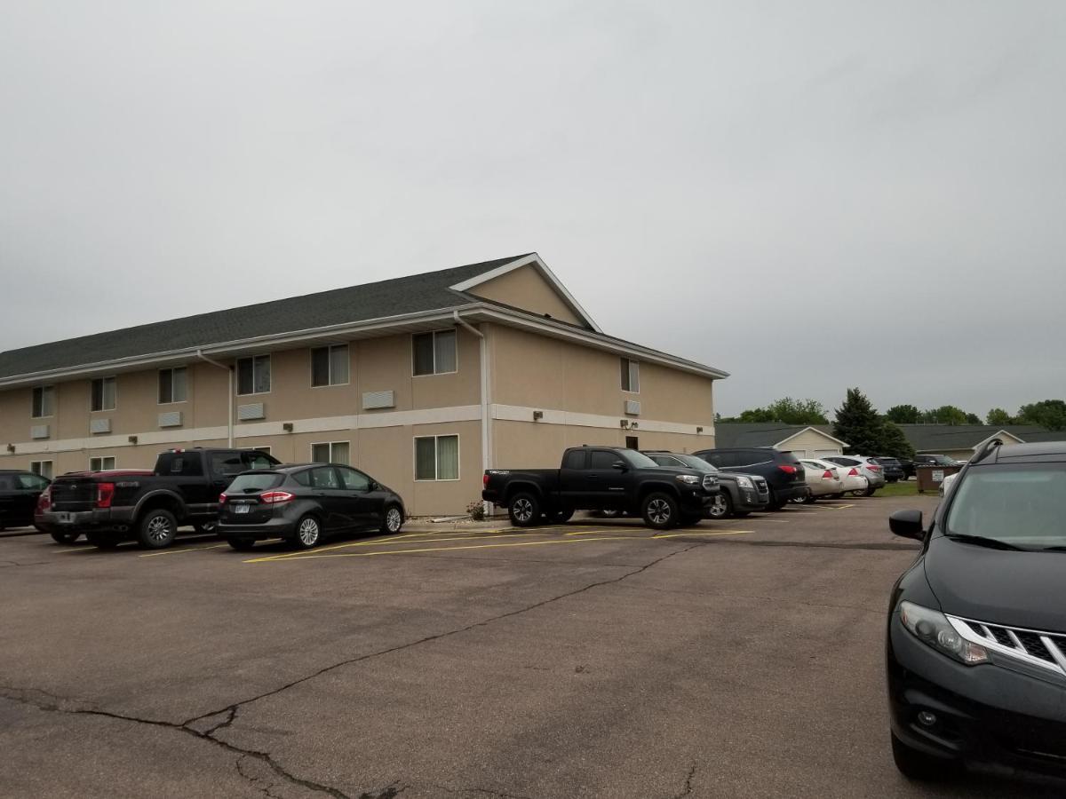 Bilmar Inn & Suites Dell Rapids Екстериор снимка