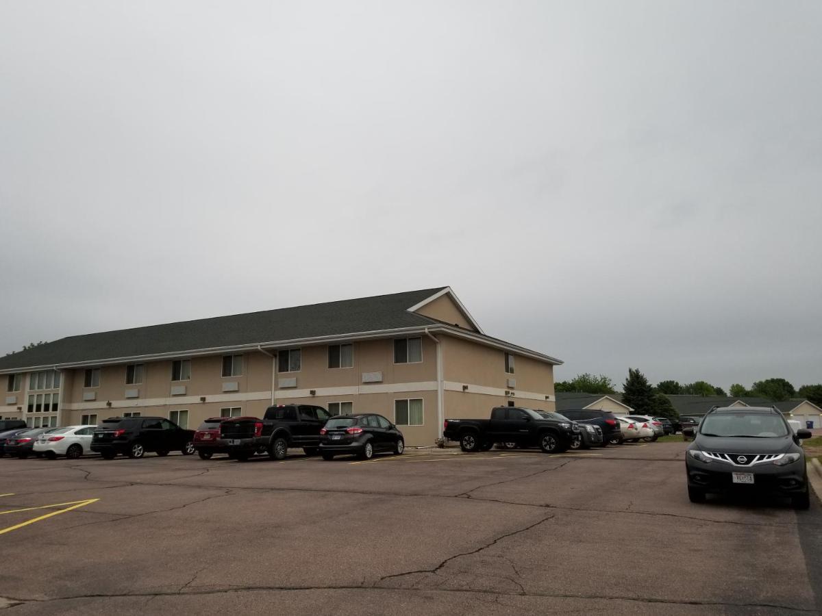 Bilmar Inn & Suites Dell Rapids Екстериор снимка