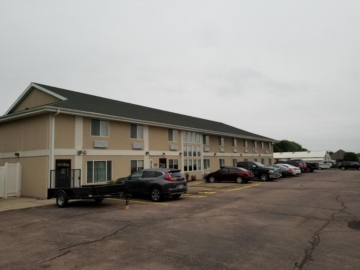 Bilmar Inn & Suites Dell Rapids Екстериор снимка